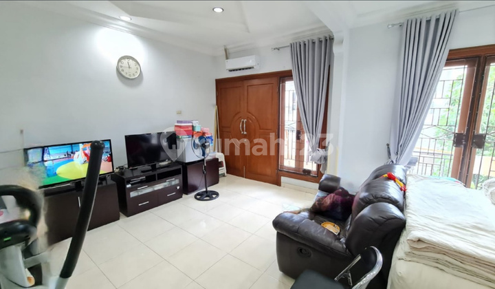 Rumah pluit permai 2 1/4 lantai 5 kamar tidur Rumah pluit permai 2 1/4 lantai 5 kamar tidur