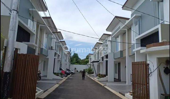 Rumah dua lantai rap dan siap huni dekat pusat bisnis, Ciputat  1