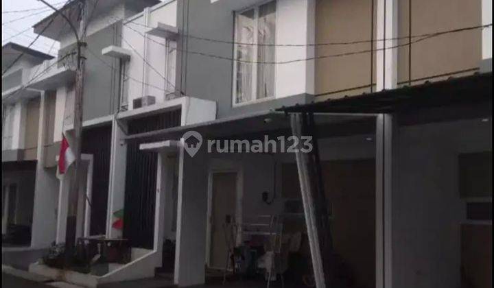 Rumah dua lantai rap dan siap huni dekat pusat bisnis, Ciputat  2