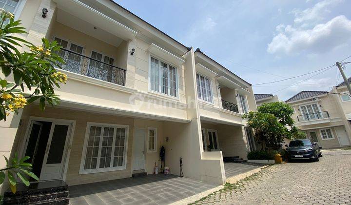 Rumah semi furnished dua lantai asri, nyaman dan aman di Cinere 2