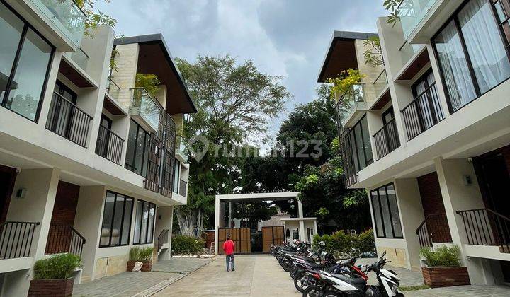 Rumah di Duren Tiga 2 Lantai siap huni ada rooftop nya.  1