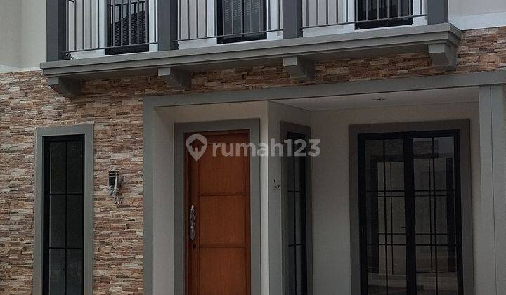 Dijual rumah baru dua lantai di kawasan komersil Cirendeu 2