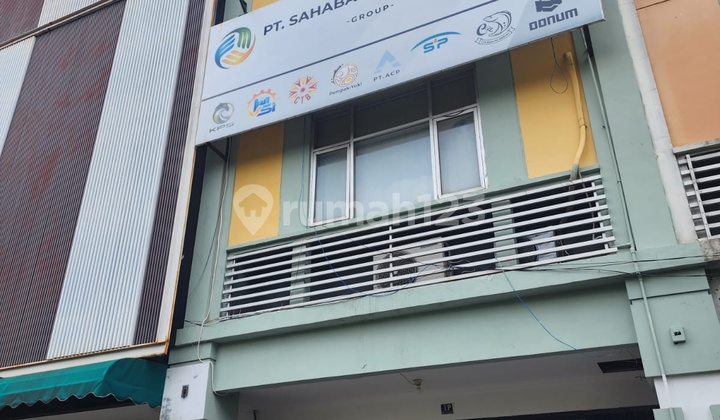 Rental of a shophouse on South Rajawali, Kemayoran.