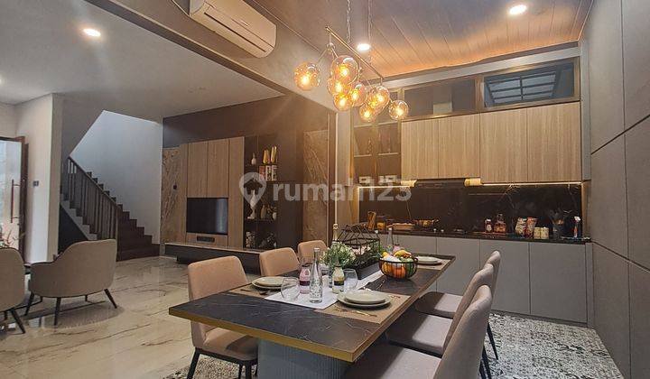 Rumah Modern di Tengah Kota dengan Lokasi Strategis 3 Lantai 2