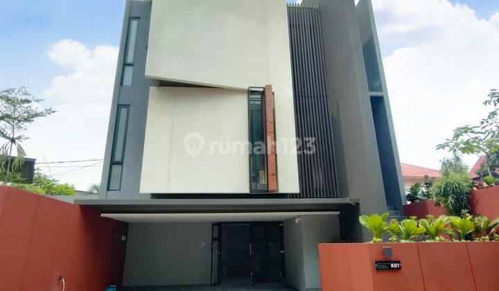 Rumah 3 lantai lux premium dengan rooftop yang nyaman di jaksel 1