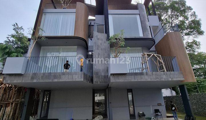 Rumah mewah 3 lantai dengan rooftop yang luas di kemang 2