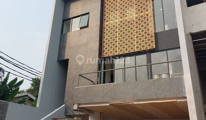 Private townhouse 3 LT bangunan full bata merah di permata hijau 1