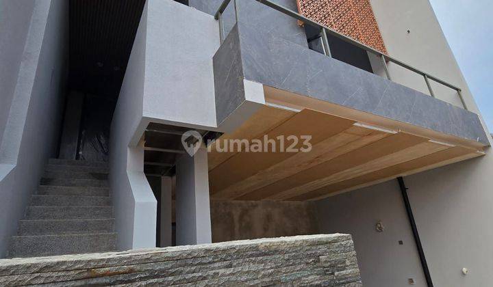 Private townhouse 3 LT bangunan full bata merah di permata hijau 2