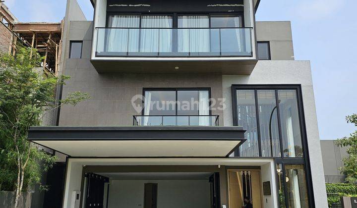 Rumah mewah dengan rooftop dan swimming pool di BSD 2