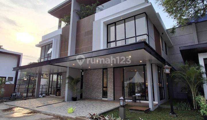 Rumah Mewah Dengan Rooftop Yang Nyaman Di Cirendeu 2