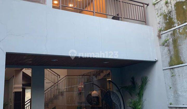 Rumah LUX Batununggal Indah ada Kolam Renang 1