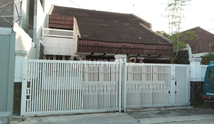 Rumah Lama Terawat di sayap riau Bandung