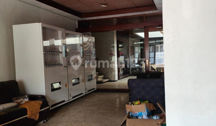 Well-Maintained Old House in the Riau Wing of Bandung 2