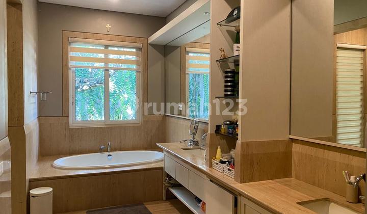 Rumah Mewah Dengan Kolam Renang Pribadi Dan Lantai Marmer di Bintaro 2