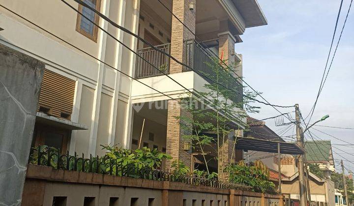 Dijual Rumah Posisi di Hoek Siap Huni, Duren Sawit 1