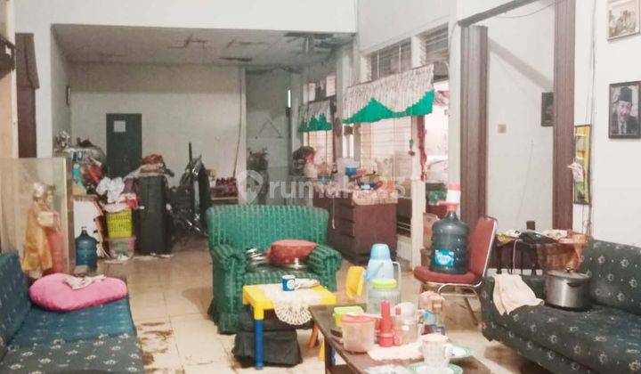 Rumah Lama Butuh Renovasi di Best Area, Menteng 2