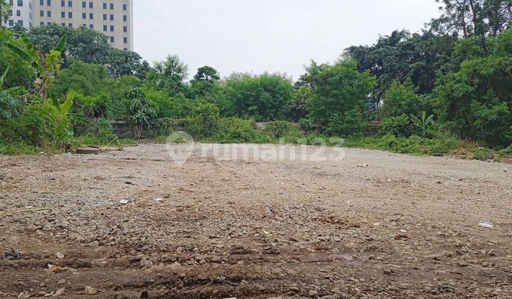 Commercial Land in TB Simatupang with access near the Outer Ring Road toll. Commercial Land in TB Simatupang with access near the Outer Ring Road toll.