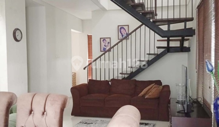 Jagakarsa Minimalist House in a Complex Near Desari Toll Road