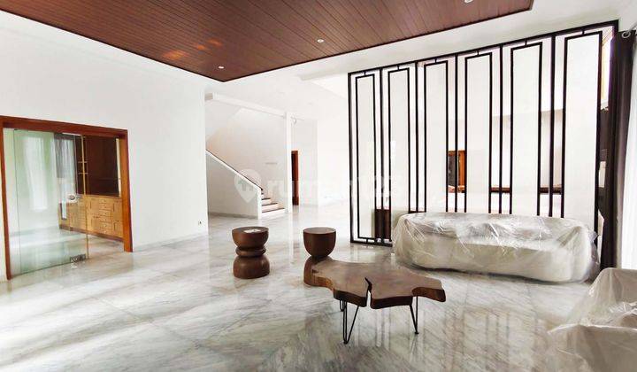 For Rent A Luxurious House in Kuningan, Near Business District 2