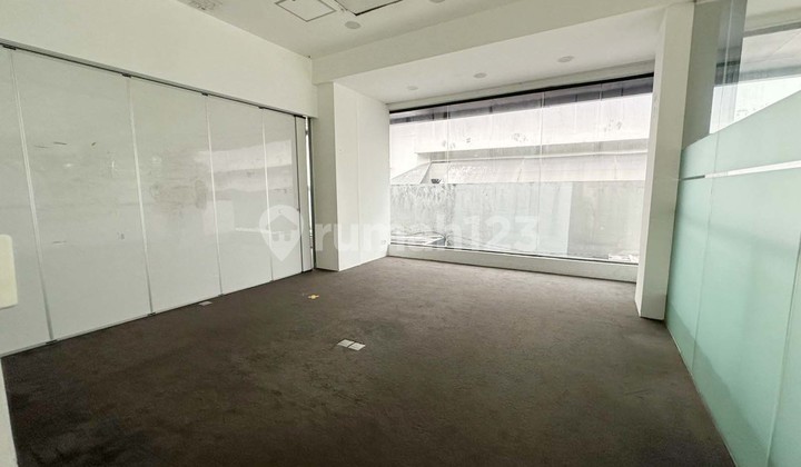 Mini Building Cocok untuk Showroom Mobil/Motor Akses Dekat Tol Mini Building Cocok untuk Showroom Mobil/Motor Akses Dekat Tol