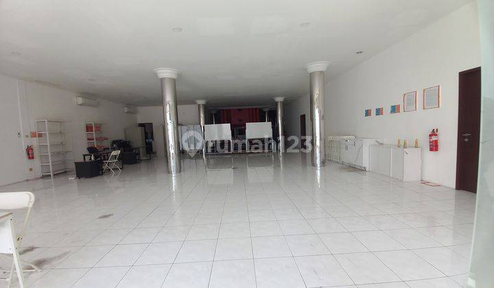 Disewakan Bangunan Ex Dealer Mobil Dua Lantai Ditengah Kota Malang 2