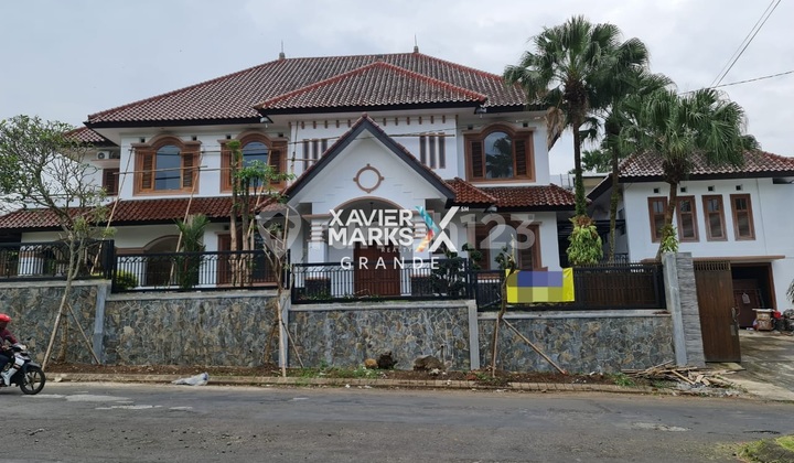For Sale Spacious and Luxurious House in Villa Puncak Tidar, Malang City 1