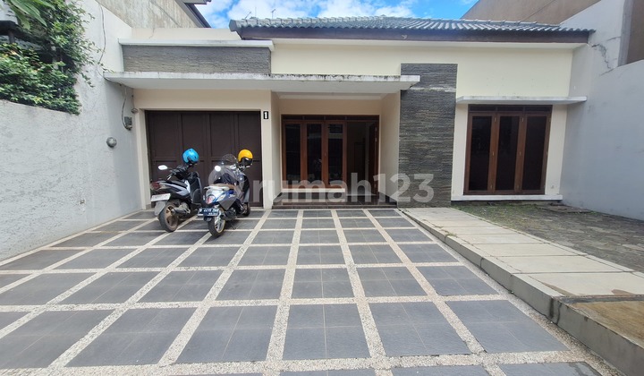 Disewakan Rumah Cocok untuk Kantor atau Rumah Tinggal di Kompleks Batununggal 2