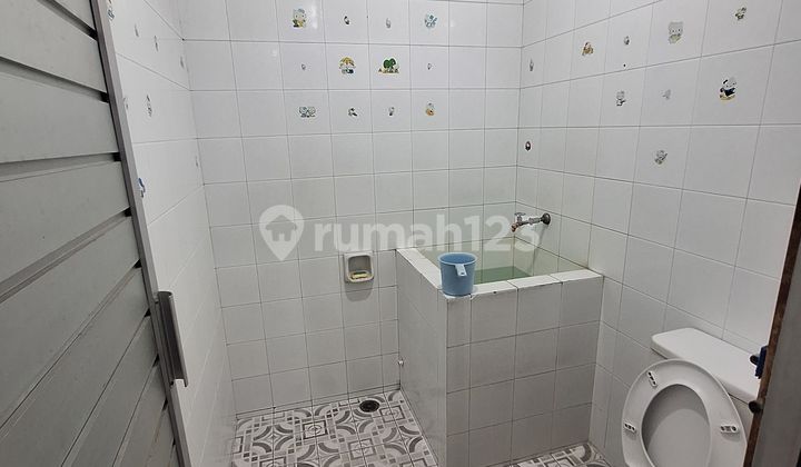 Dijual Rumah Hitung Tanah di Kompleks Singgasana 2