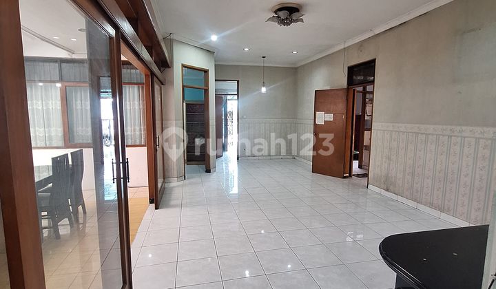 Dijual Rumah Hitung Tanah di Kompleks Singgasana