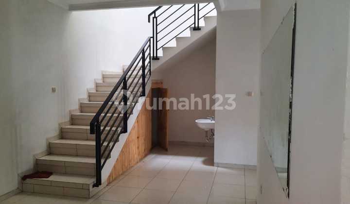 Disewakan / Dijual Rumah Cocok Untuk Usaha Di Sayap Pungkur Dewi Sartika 2