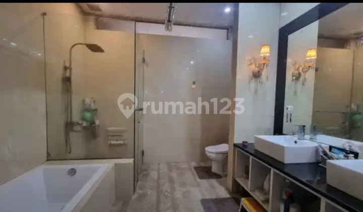 Dijual Sangat Cepat Rumah Lux Semi Furnished Di Kompleks Kurdi 2