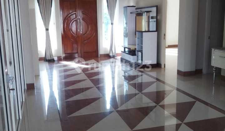 Quick Sale House in Manyar, Suitable for Business, Surabaya
