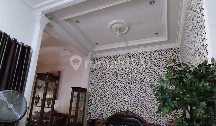 RUMAH BAGUS 2LT DIJUAL LOKASI STRATEGIS TENGAH KOTA  2
