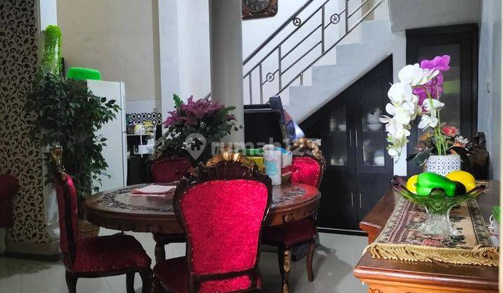 RUMAH BAGUS 2LT DIJUAL LOKASI STRATEGIS TENGAH KOTA  4