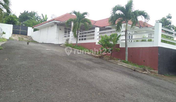 DISEWAKAN RUMAH LUAS LOKASI STRATEGIS TENGAH KOTA COCOK UNTUK TEMPAT TINGGAL ATAU KANTOR 4