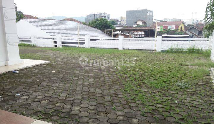 DISEWAKAN RUMAH LUAS LOKASI STRATEGIS TENGAH KOTA COCOK UNTUK TEMPAT TINGGAL ATAU KANTOR 7