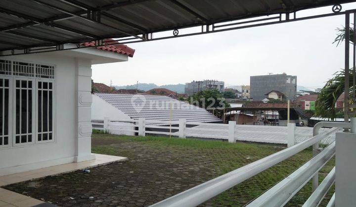 DISEWAKAN RUMAH LUAS LOKASI STRATEGIS TENGAH KOTA COCOK UNTUK TEMPAT TINGGAL ATAU KANTOR 9