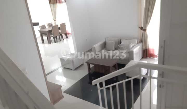 DISEWAKAN RUMAH HOOK 2LT LUAS & MEWAH 4