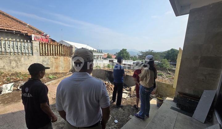 Spacious House Suitable for a Cafe