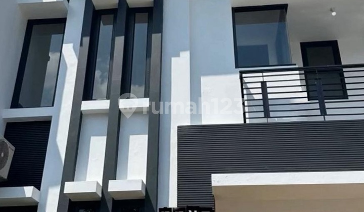 Rental: Neat 2-Story House in Legenda Wisata