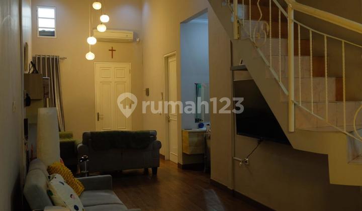 Dijual Cepat Rumah Rapih Siap Huni Furnish di Legenda Wisata 2