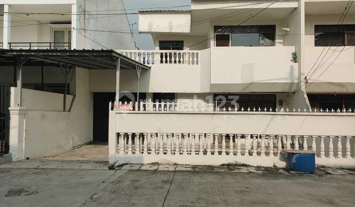 Jelambar Marsela House. Area 200m2.