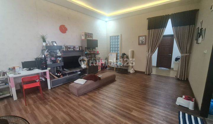 di JALAN H.ADAM MALIK 
PERUMAHAN CITRA BERINGIN REGENCY 7