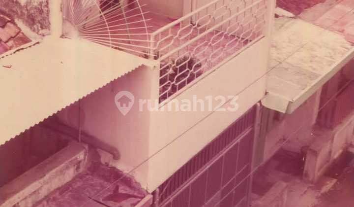 Shop house in Glodok with Freehold Title 2