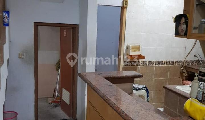 Shop house in Tanah Abang with SHM (Freehold Title)