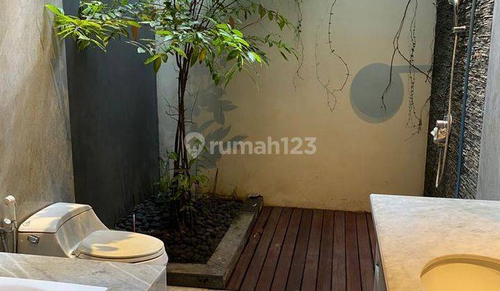 House Graha Famili ada Swimming Pool near Golf Course For Lease  3
