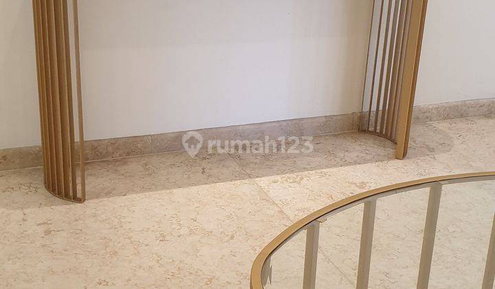 Rumah ada Kolam Renang  dan Garden Furnished Dekat Pintu  Toll 2