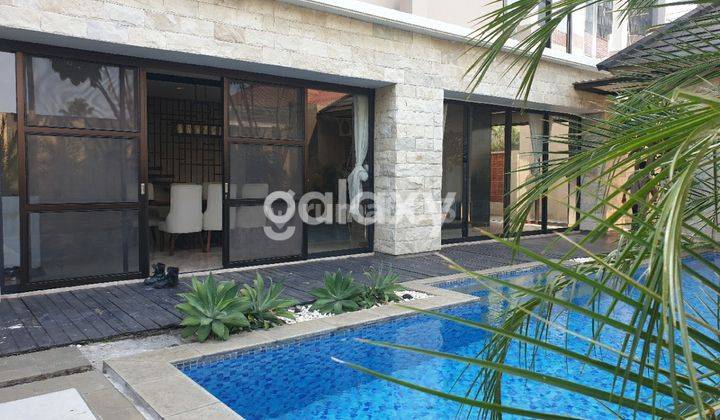 Rumah Vila ada Kolam Renang Lokasi Citraland Surabaya Barat 2