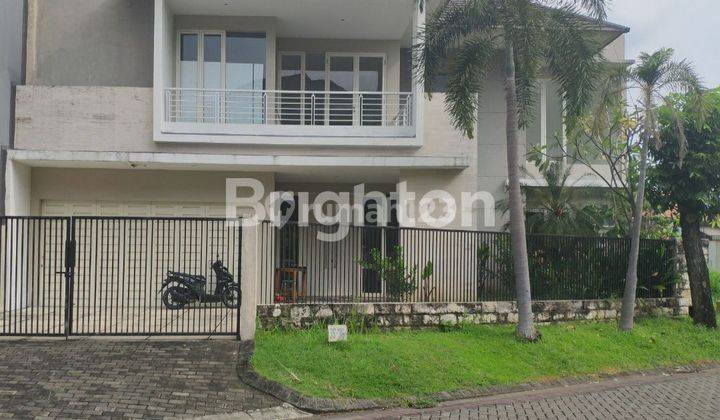 RUMAH MEWAH 2 lt DI KOMPLEKS  GRAHA FAMILY DEKAT PAKUWON MALL  1