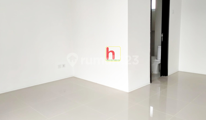 House in Citra 8 Aeromansion, West Jakarta House in Citra 8 Aeromansion, West Jakarta